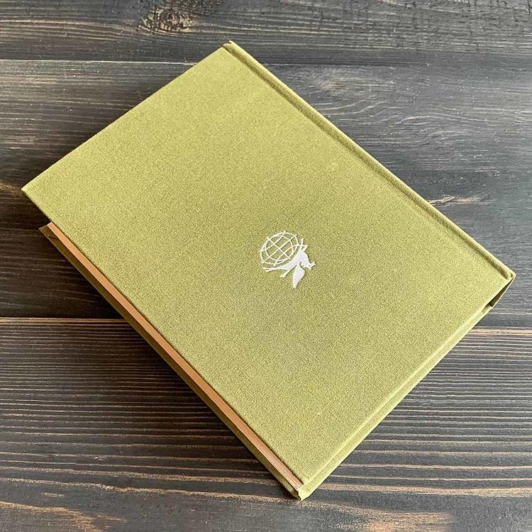 Винтажная книга Библиотека всемирной литературы, том 9-2. Беовульф. Старшая Эдда. Песнь о нибелунгах Vintage Book World Literature Library 9-2