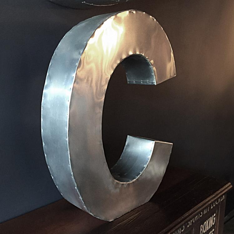 Декоративная буква C, M Medium Letter C