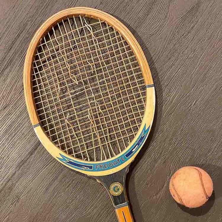 Винтажная теннисная ракетка и мяч 10 Vintage Tennis Racket And Ball 10