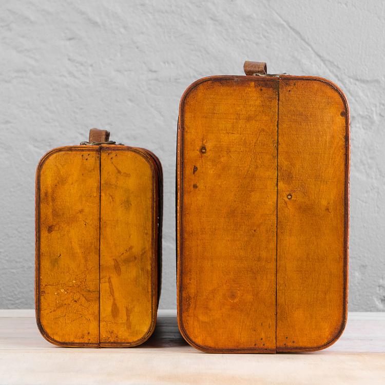 Набор из двух декоративных чемоданов с красным вельветом Set Of 2 Wood Velvet Suitcase Boxes Red