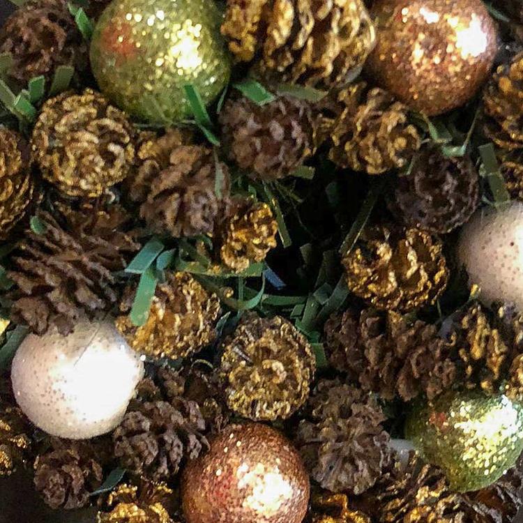 Новогодний венок с шишками и перламутровыми шарами 10, XS Wreath Bagel 10 Extra Small