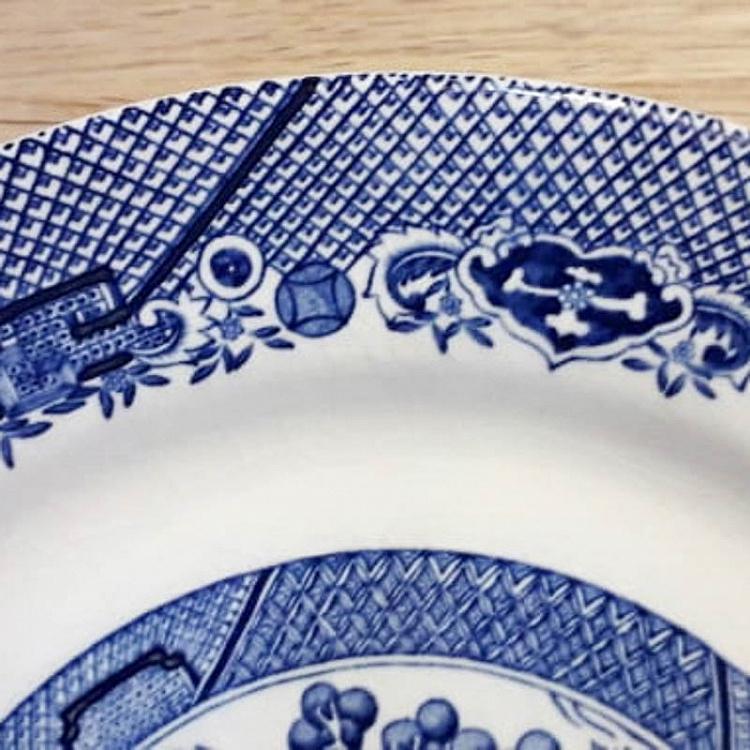 Винтажная тарелка белая с голубым мотивом 21, M Vintage Plate Blue White Medium 21