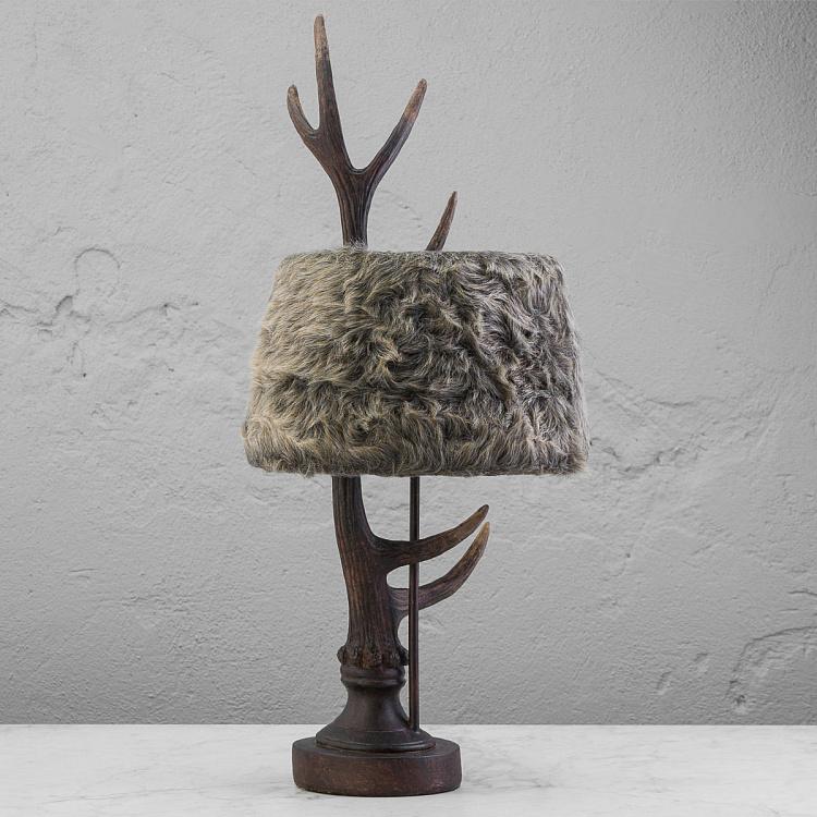 Настольная лампа с оленьими рогами и меховым абажуром Deer Antlers Table Lamp With Fur Shade